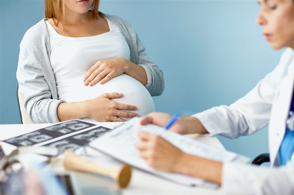 Беременные женщины, назначенные суррогатными матерями